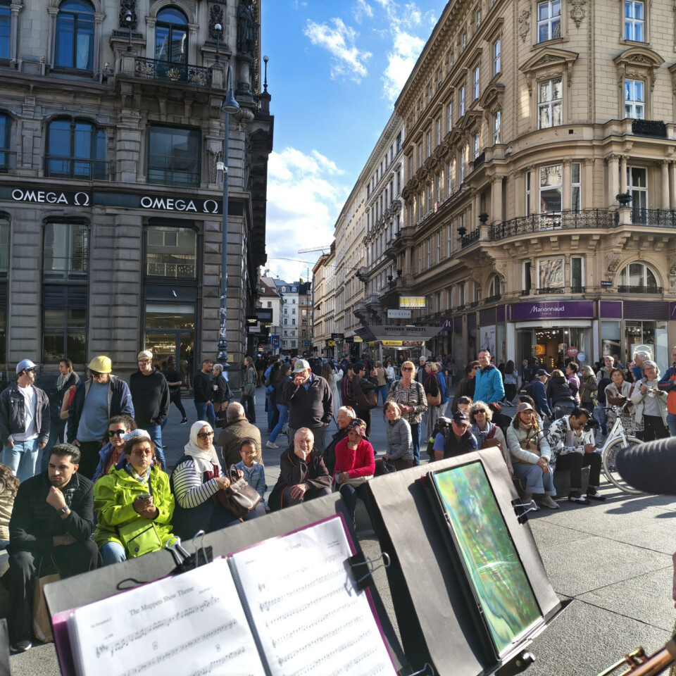 G'mischter Sax spielt Straßenmusik am Graben in Wien